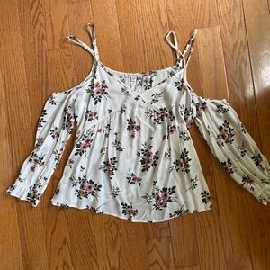 🌸 American Eagle Cold Shoulder Floral Top 🌸